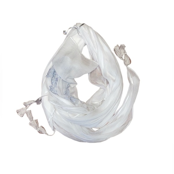 NEW Chan Luu Viscose Scull Scarf 64L x 41W - Picture 1 of 5